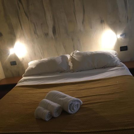 B & B La Guesthouse Poirino Bagian luar foto