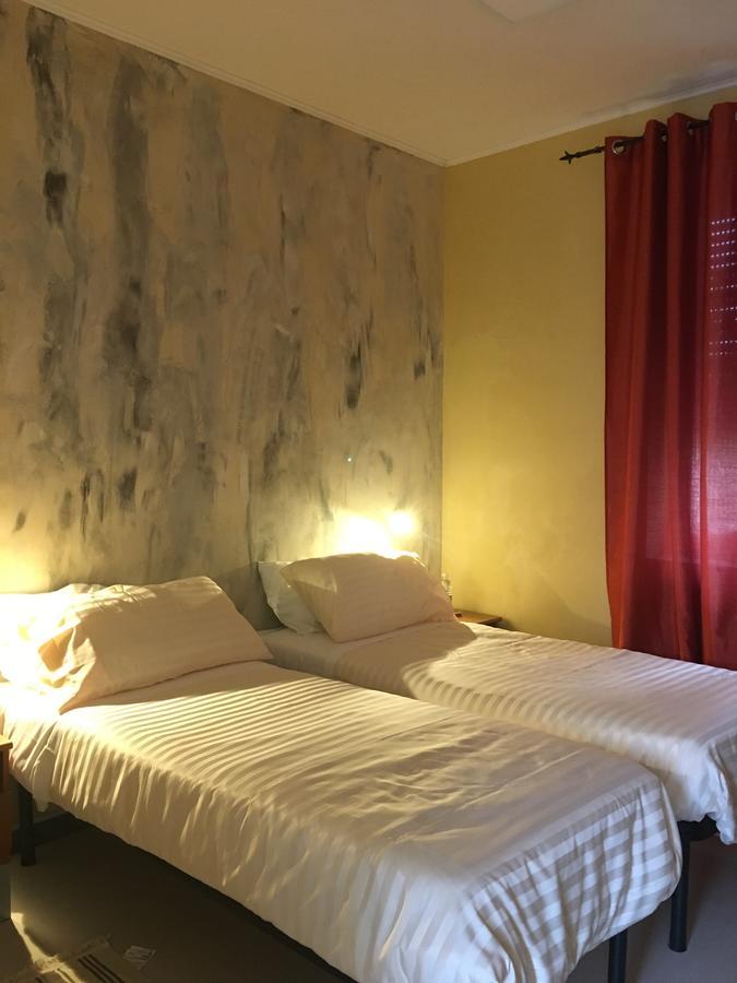 B & B La Guesthouse Poirino Bagian luar foto