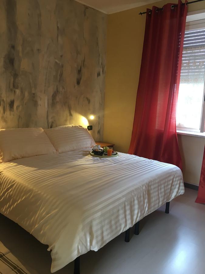 B & B La Guesthouse Poirino Bagian luar foto