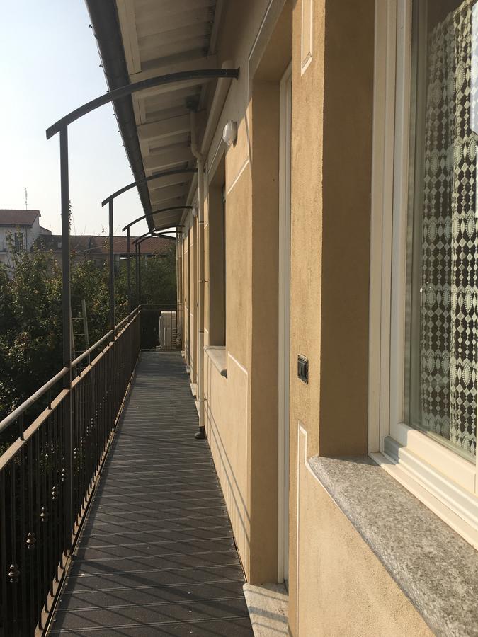 B & B La Guesthouse Poirino Bagian luar foto