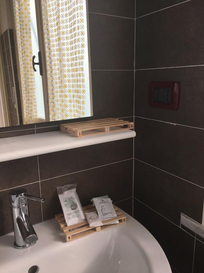 B & B La Guesthouse Poirino Bagian luar foto