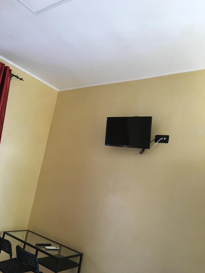 B & B La Guesthouse Poirino Bagian luar foto