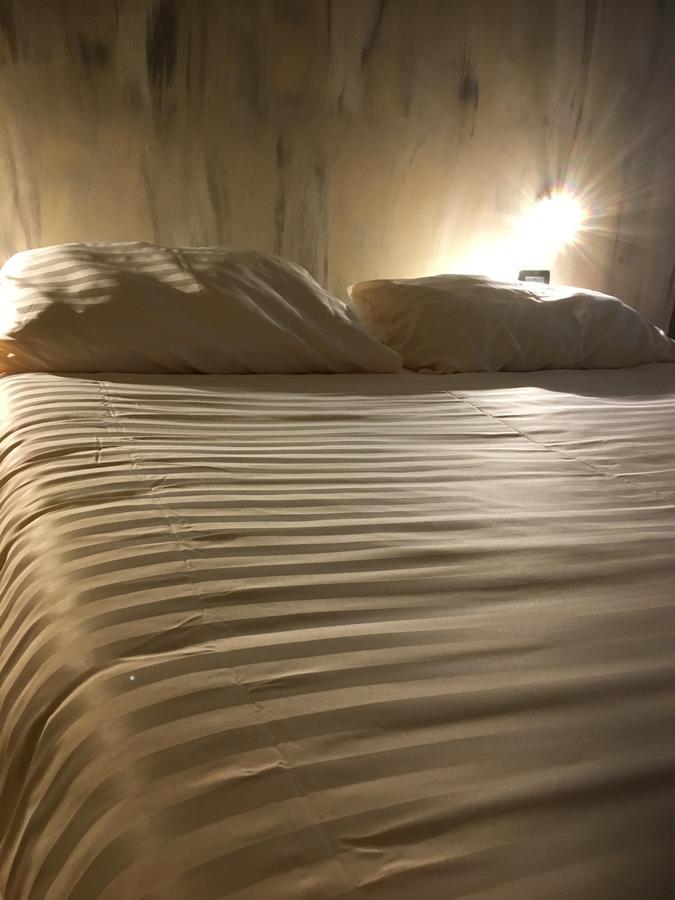 B & B La Guesthouse Poirino Bagian luar foto