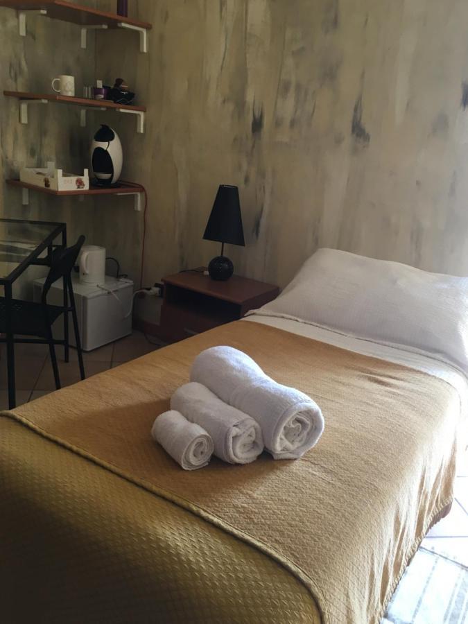 B & B La Guesthouse Poirino Bagian luar foto