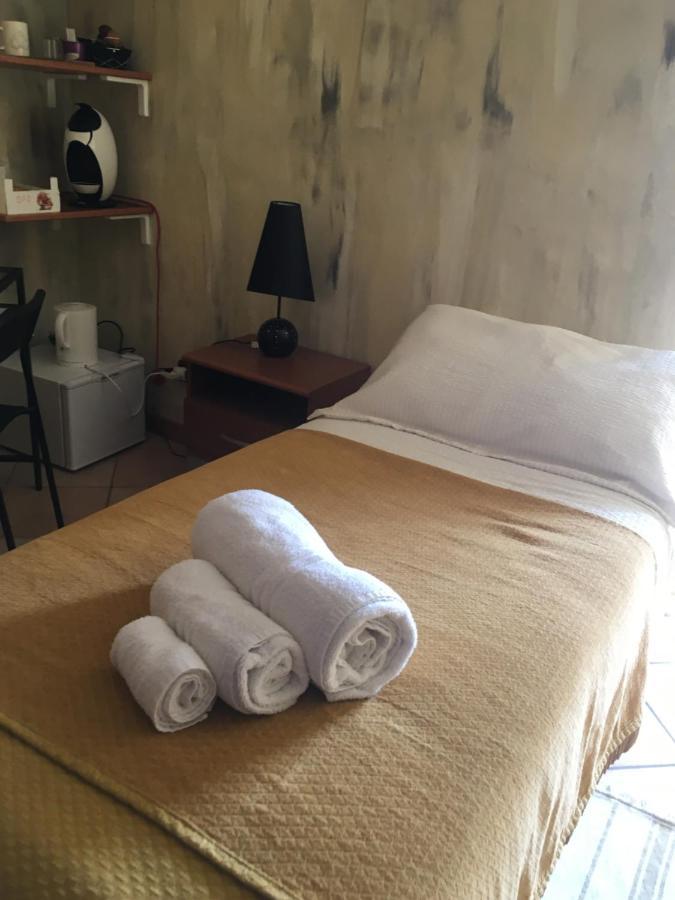 B & B La Guesthouse Poirino Bagian luar foto