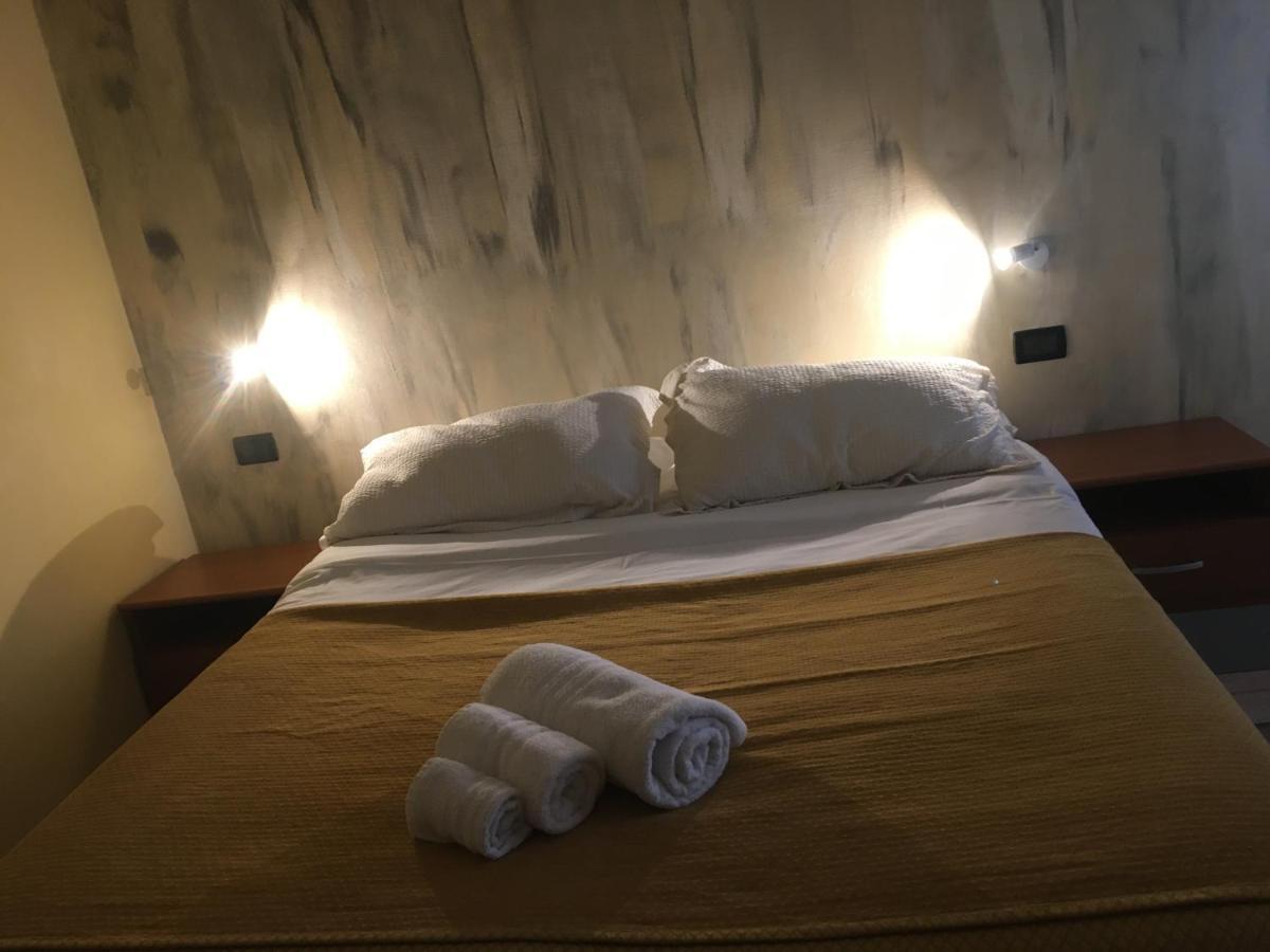 B & B La Guesthouse Poirino Bagian luar foto