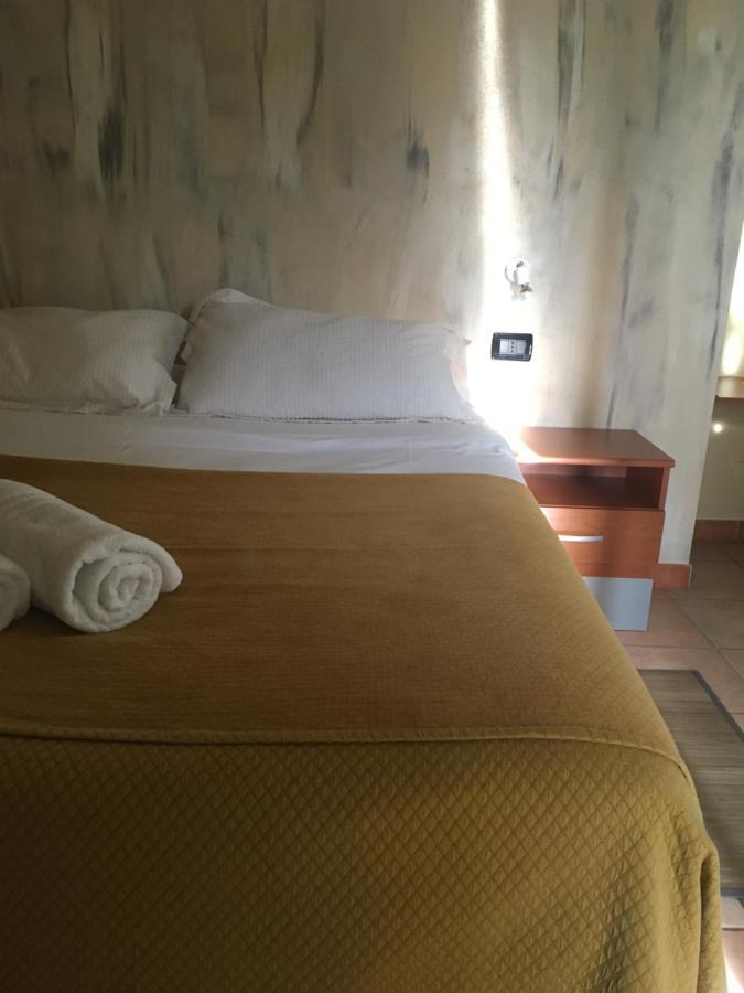 B & B La Guesthouse Poirino Bagian luar foto